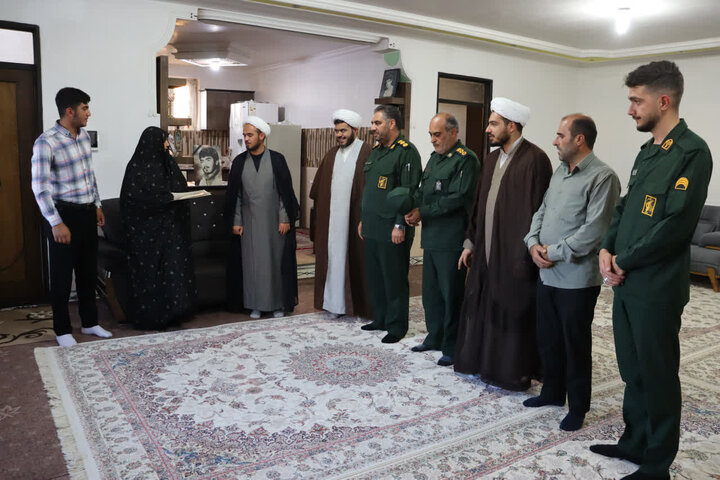 تصاویر / دیدار امام جمعه باروق با خانواده شهدا