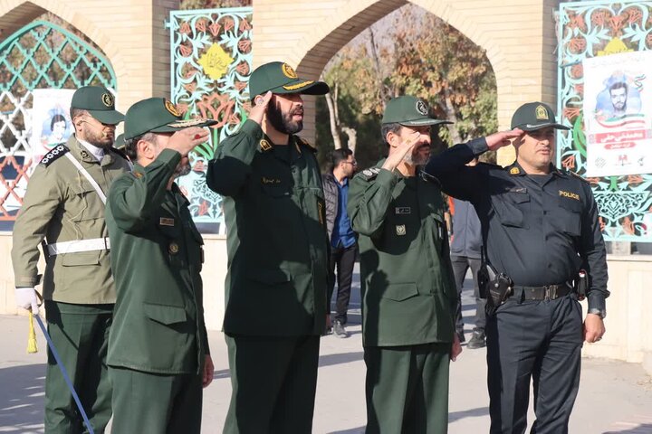 تصاویر/صبحگاه مشترک دانش آموزی در گلزار شهدای اراک با حضور ۱۰۰۰ دانش آموز