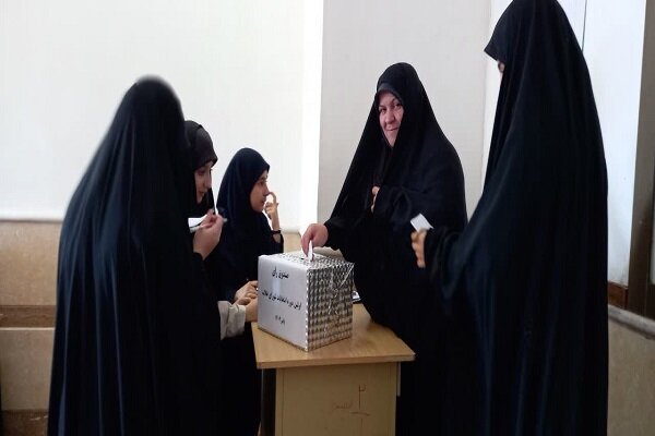 برگزاری انتخابات نخستین شورای طلاب مدرسه علمیه تخصصی الزهرا(س) اردبیل+ عکس