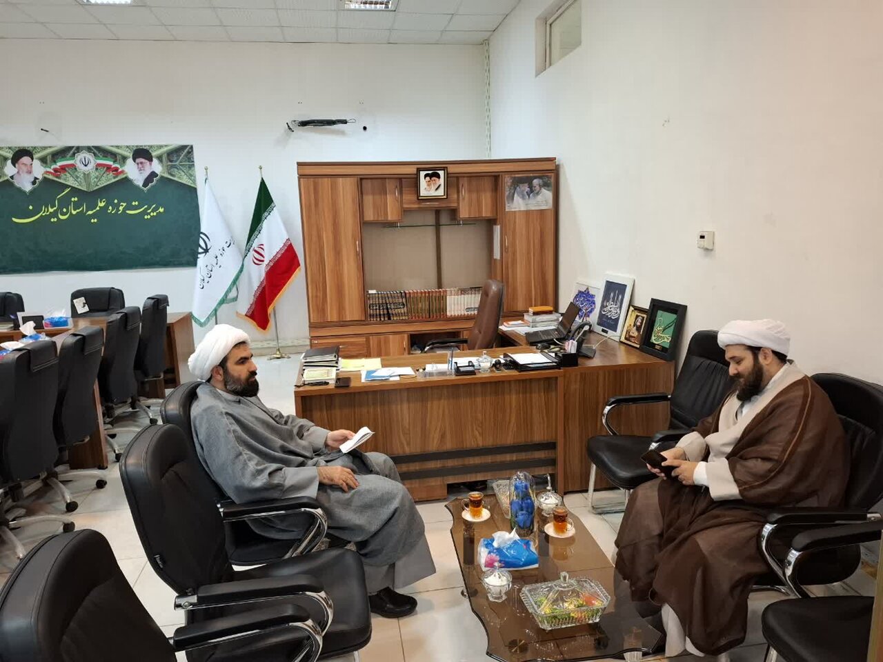 مدیر مدرسه علمیه قائمیه بندرانزلی با مدیر حوزه علمیه استان گیلان دیدار کرد