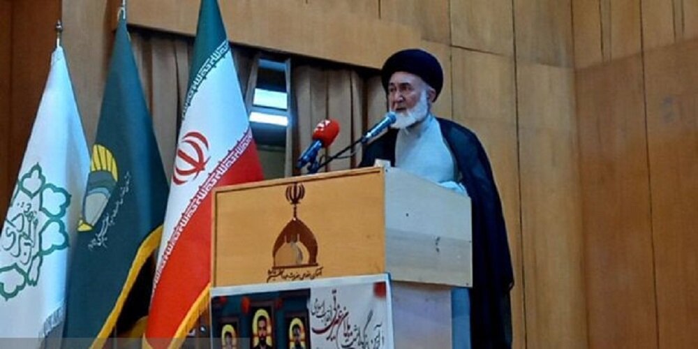 مسئولان نظام در خدمت‌رسانی به مردم شهدا را ناظر بدانند