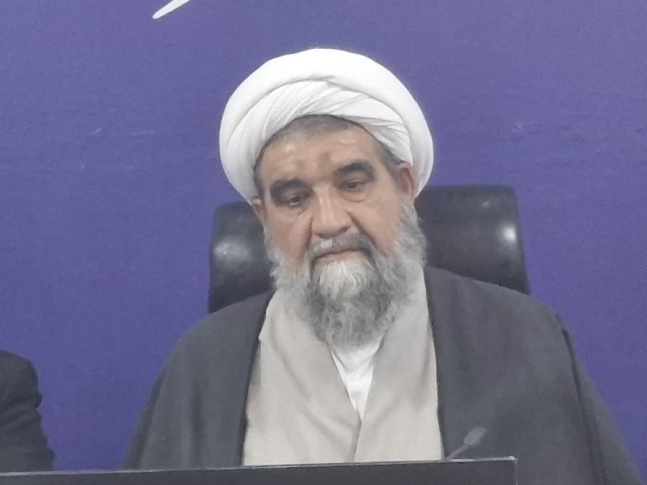 আল্লাহ তাওহিদের আদেশের পাশাপাশি পিতা-মাতার প্রতি সদ্ব্যবহারকেও গুরুত্ব দিয়েছেন