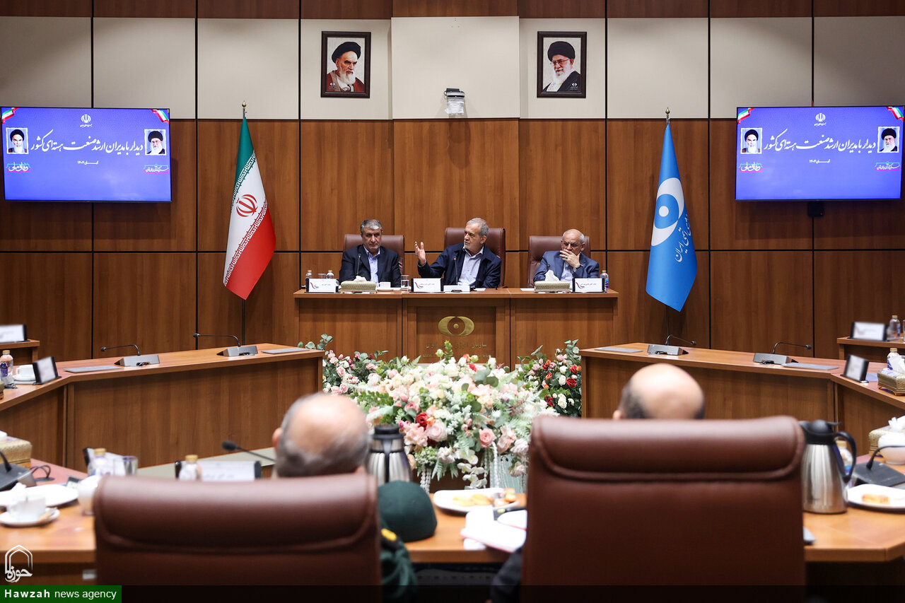 تصاویر/ حضور رئیس جمهور در سازمان انرژی اتمی