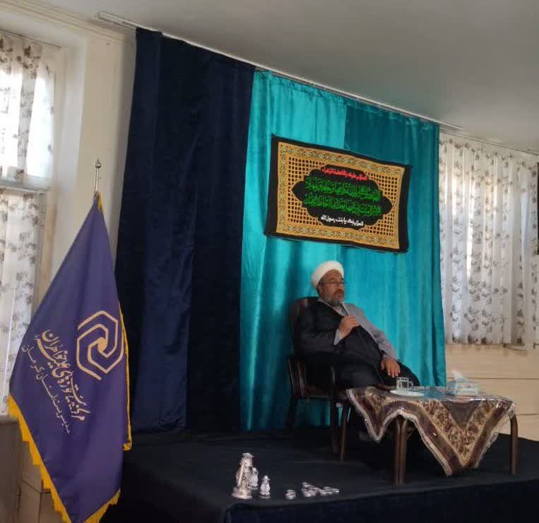 خطبه‌های حضرت زینب(س) جامعه را متوجه مسئولیت خود کرد+عکس