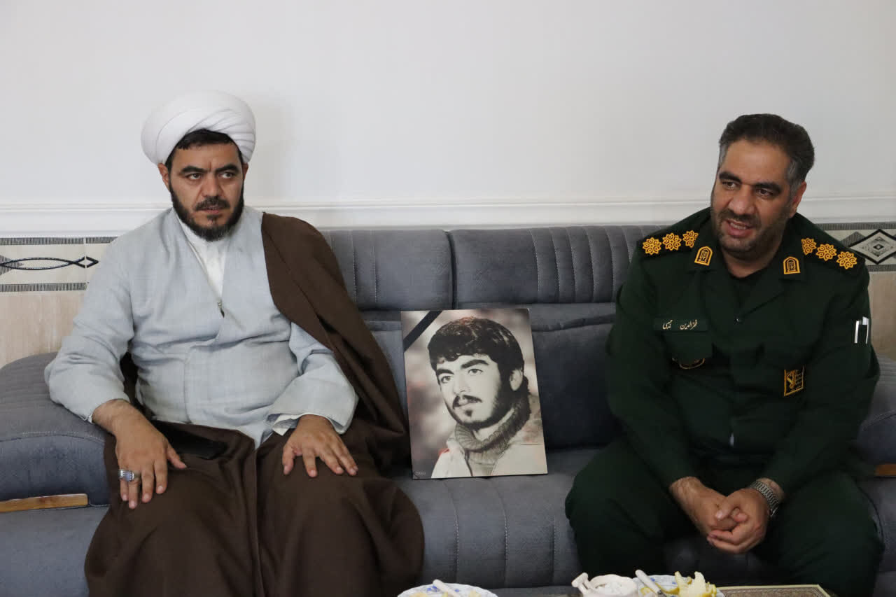 تصاویر / دیدار امام جمعه باروق با خانواده شهدا