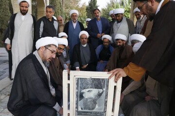 تصاویر/ تجدید عهد مدیران سازمان بسیج طلاب کشور با شهدای اصفهان