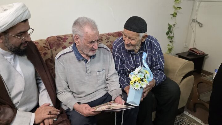 تصاویر/ تقدیر از خانواده شهدای اقتدار در ایام فاطمیه