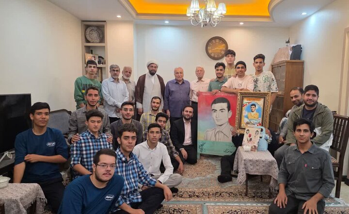 تصاویر/ تقدیر از خانواده شهدای اقتدار در ایام فاطمیه