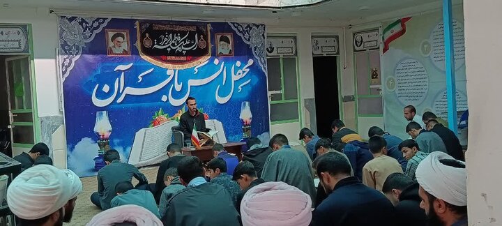 محفل هفتگی انس با قرآن در مدرسه علمیه نورآباد