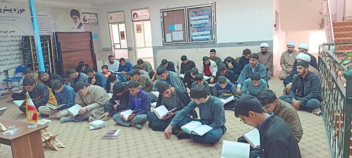 محفل هفتگی انس با قرآن در مدرسه علمیه نورآباد