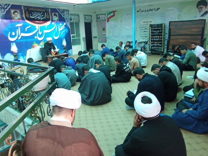 محفل هفتگی انس با قرآن در مدرسه علمیه نورآباد