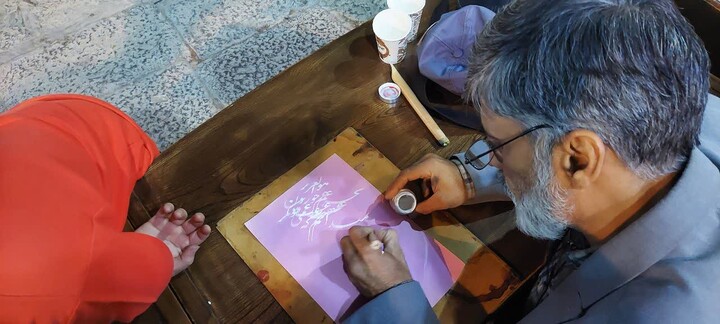 تصاویر| زنده‌نویسی خوش‌نویسی و نقاشی ویژه طلاب اصفهان و خانواده‌های آنان