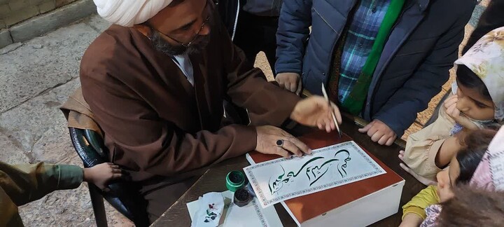 تصاویر| زنده‌نویسی خوش‌نویسی و نقاشی ویژه طلاب اصفهان و خانواده‌های آنان