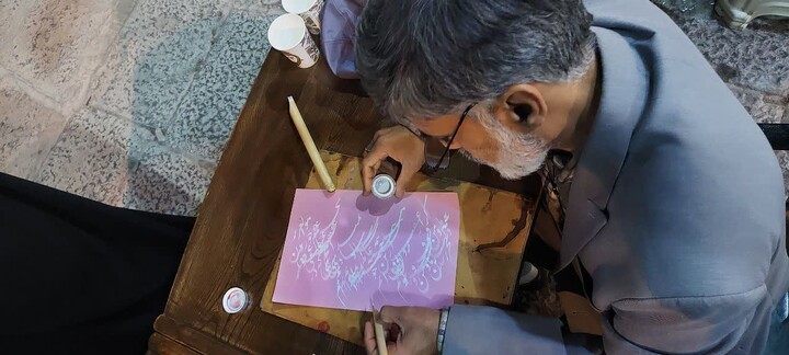 تصاویر| زنده‌نویسی خوش‌نویسی و نقاشی ویژه طلاب اصفهان و خانواده‌های آنان