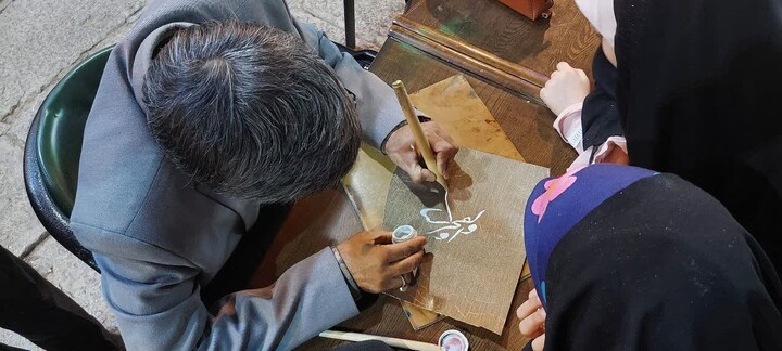 تصاویر| زنده‌نویسی خوش‌نویسی و نقاشی ویژه طلاب اصفهان و خانواده‌های آنان