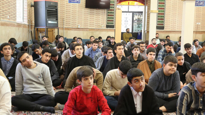 تصاویر/ دهمین جلسه برنامه «طلبه باشیم» در مدرسه علمیه امیرالمومنین(ع)تبریز