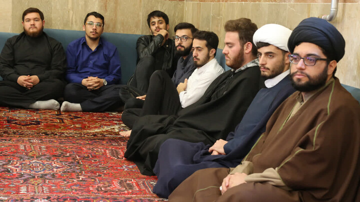 تصاویر/ دهمین جلسه برنامه «طلبه باشیم» در مدرسه علمیه امیرالمومنین(ع)تبریز