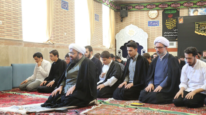 تصاویر/ دهمین جلسه برنامه «طلبه باشیم» در مدرسه علمیه امیرالمومنین(ع)تبریز