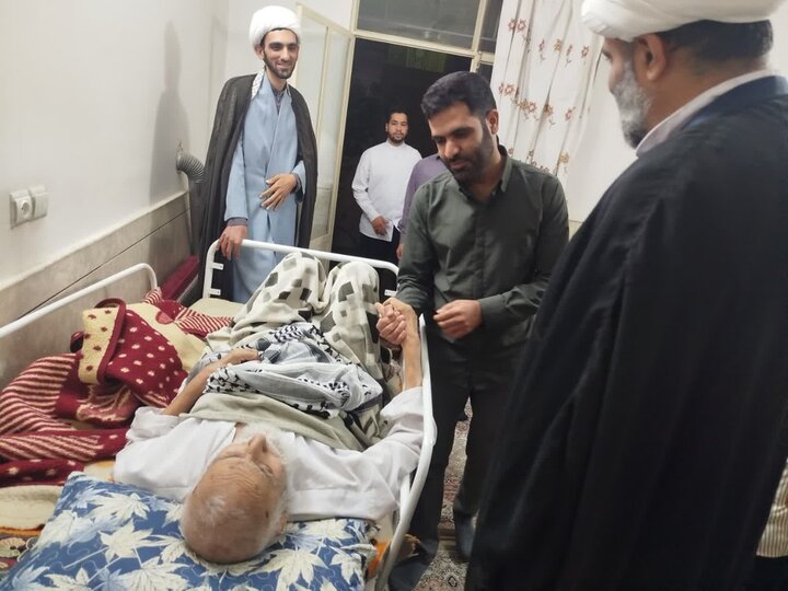 تصاویر/ عیادت کارکنان مدرسه علمیه امیرالمومنین(ع) آران و بیدگل از حجت‌الاسلام ناصریان