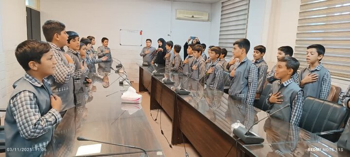 تصاویر/دیدار دانش آموزان مدرسه شاهد شهید پیران با امام جمعه ساوه