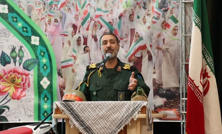 تصاویر/رونمایی از نشان سفیران دانش آموز کنگره ۶۲۰۰ شهید استان مرکزی