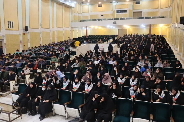 تصاویر/رونمایی از نشان سفیران دانش آموز کنگره ۶۲۰۰ شهید استان مرکزی