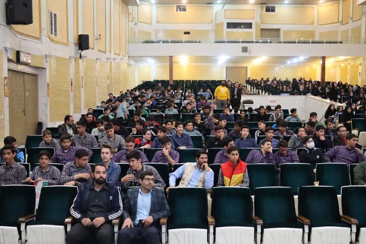 تصاویر/رونمایی از نشان سفیران دانش آموز کنگره ۶۲۰۰ شهید استان مرکزی