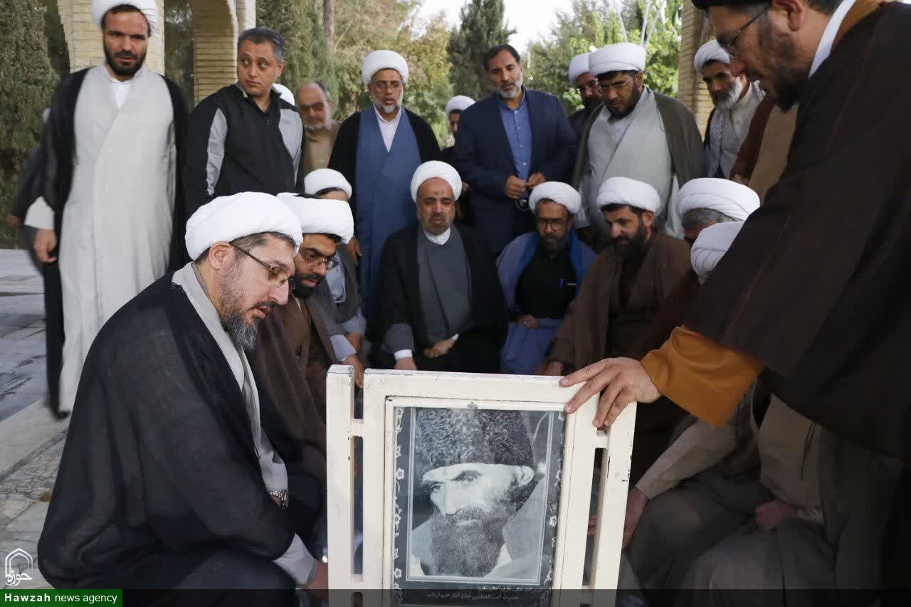 تجدید عهد مسئولان و مدیران بسیج طلاب با آرمان‌های شهدا در تخت فولاد اصفهان + تصاویر