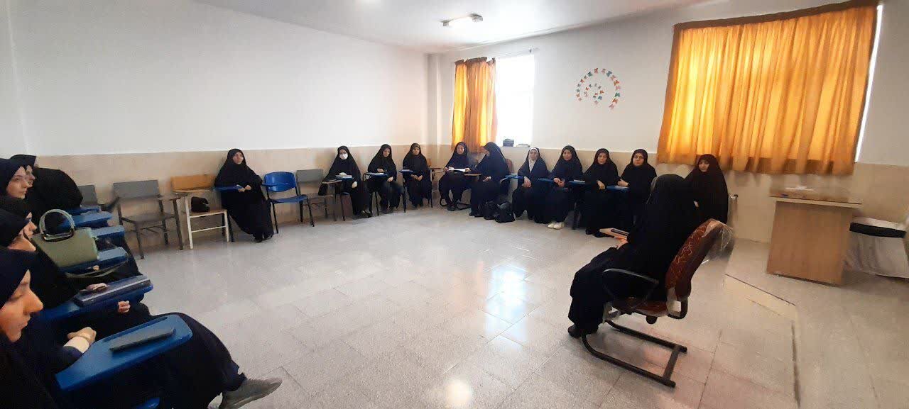 برگزاری حلقه‌های تربیتی و معرفتی با محوریت سیره فاطمی(س) در ساوه