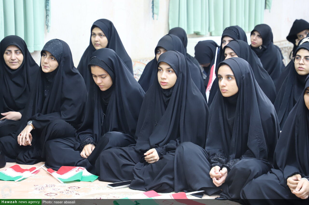 تصاویر/ دیدار جمعی از دانش آموزان سطح شهر سنندج با نماینده ولی فقیه