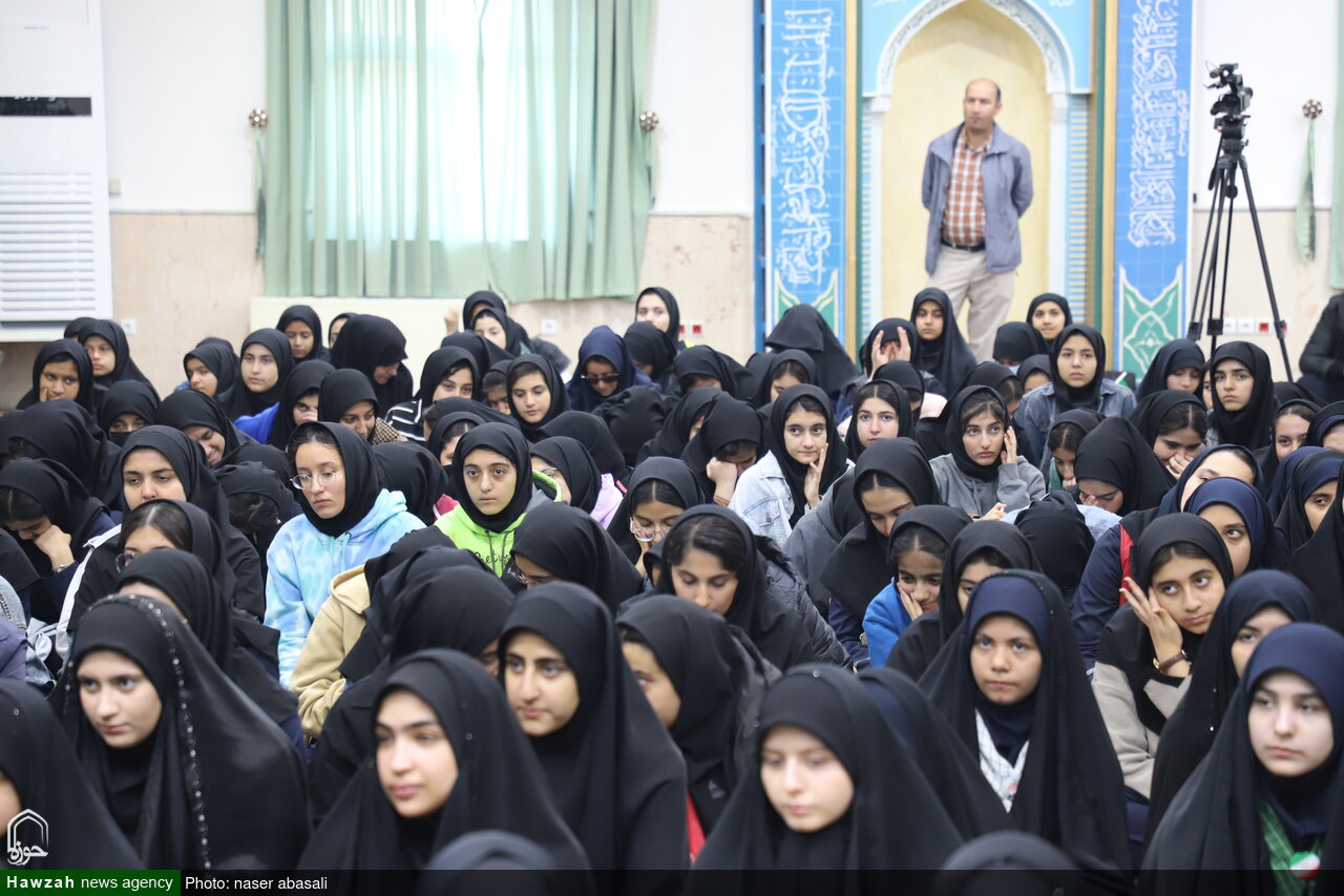 تصاویر/ دیدار جمعی از دانش آموزان سطح شهر سنندج با نماینده ولی فقیه