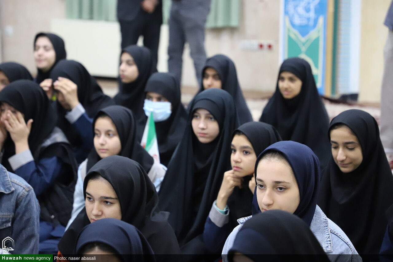 تصاویر/ دیدار جمعی از دانش آموزان سطح شهر سنندج با نماینده ولی فقیه