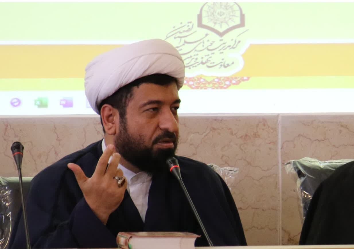 برگزاری ۹۰۰ جلسه اخلاق در مدارس علمیه استان اصفهان