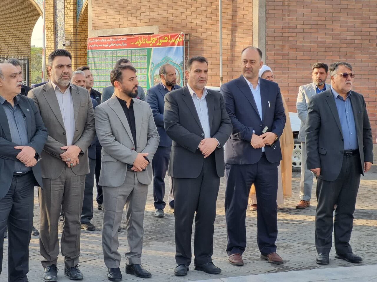 فرماندار کاشان و مدیران دستگاههای اجرایی با آرمانهای شهدا تجدید میثاق کردند+عکس