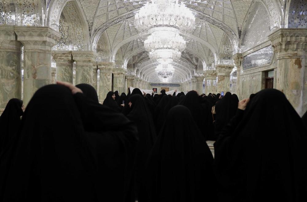 إحياءً لشهادة الزهراء (ع) .. الشؤون النسوية في العتبة العلويّة المقدَّسة تستضيف وفدًا نسويًا من العتبة الحسينية