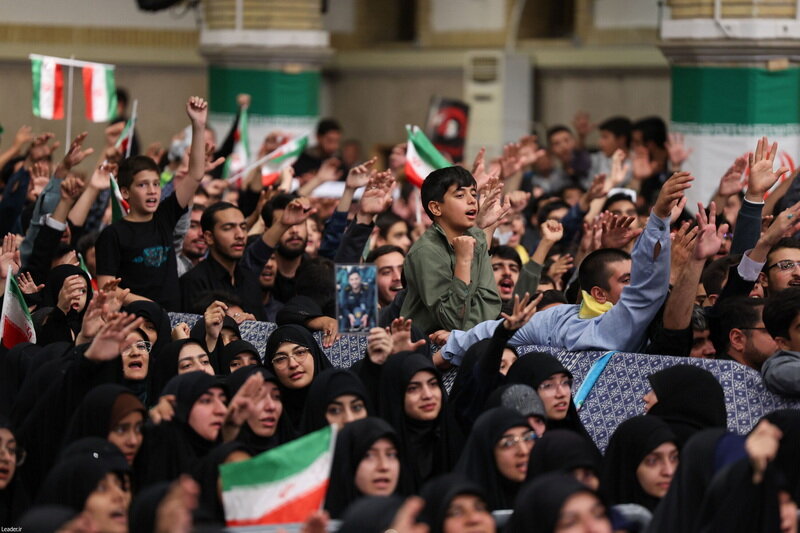 İran İslam Respublikası ilə Amerika arasındakı ixtilaf təbiidir, taktiki deyil / Bizim Amerika ilə problemimiz 19 avqust 1953-cü il  hadisəsindən başlayır.