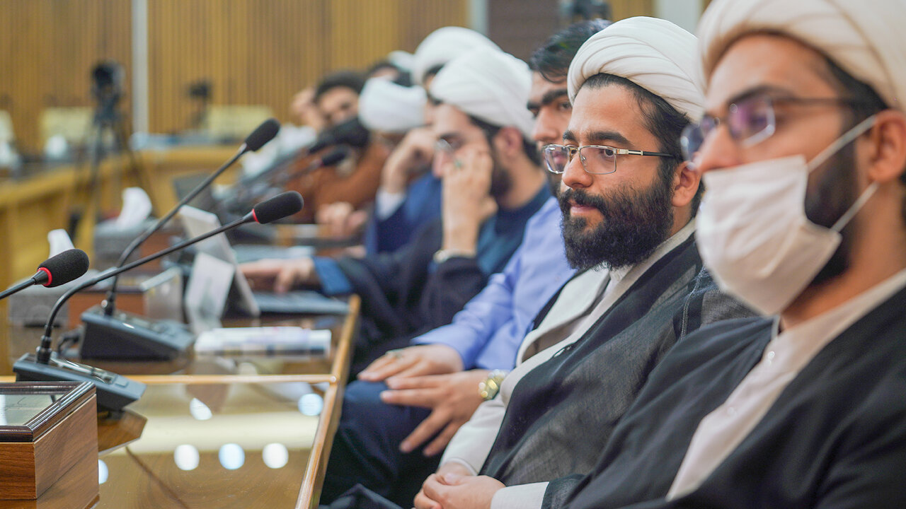 برگزاری گردهمایی خانوادگی فارغالتحصیلان مدرسه راهبری حل مسئله