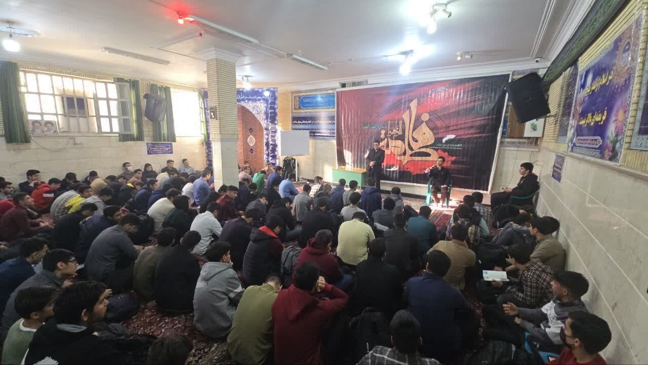 مراسم عزاداری شهادت حضرت زهرا(س) دردبیرستان محتشمی کاشان برگزار شد