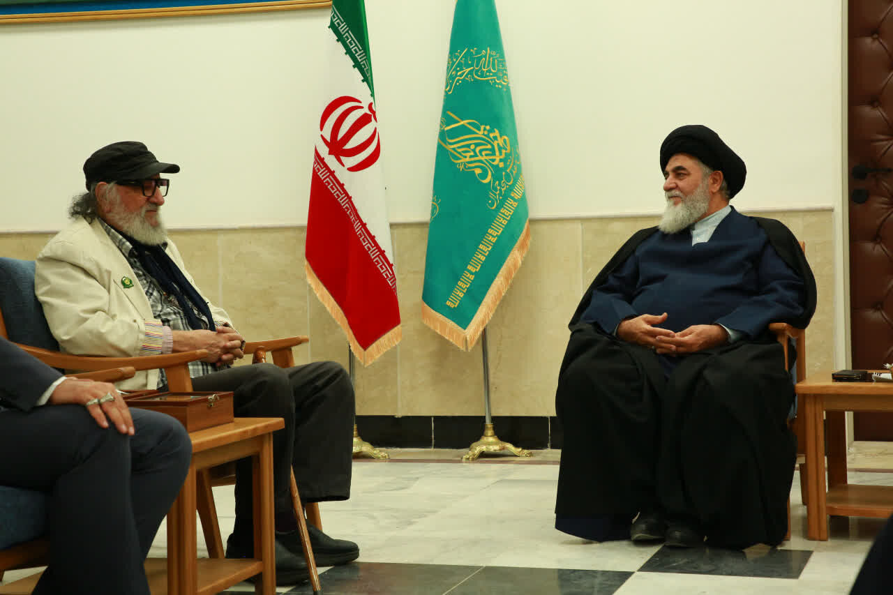 تصاویر/ «مالک اشتر» خادم افتخاری آستان مسجد جمکران شد +تصاویر