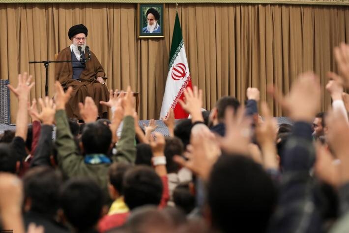 ईरान और अमेरिका के बीच अंतर दो विचारधाराओं के बीच प्रकृति और हितों का टकराव है