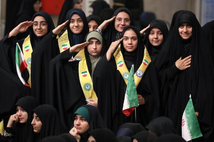 ईरान और अमेरिका के बीच अंतर दो विचारधाराओं के बीच प्रकृति और हितों का टकराव है