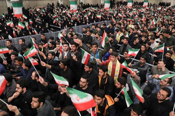 ईरान और अमेरिका के बीच अंतर दो विचारधाराओं के बीच प्रकृति और हितों का टकराव है