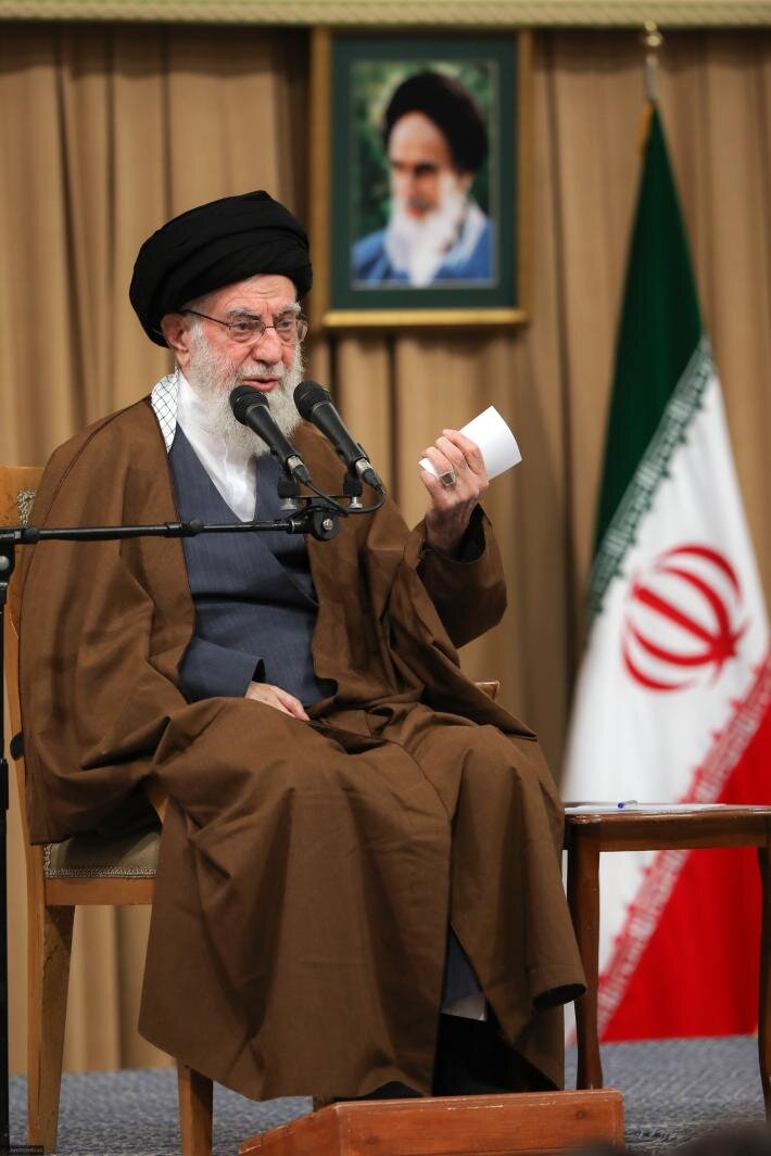 ईरान और अमेरिका के बीच अंतर दो विचारधाराओं के बीच प्रकृति और हितों का टकराव है