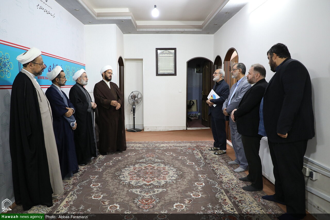 مدير "مؤسسة الأخلاق والتربية" يزور وكالة أنباء الحوزة + صور