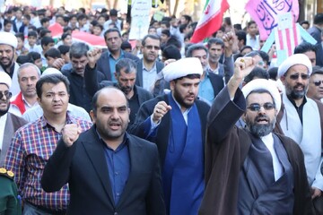 تصاویر/ راهپیمایی روز دانش آموز و بزرگداشت ۱۳ آبان در شهر انار