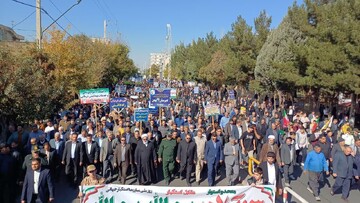 تصاویر/ راهپیمایی مردم شهرستان میاندوآب در ۱۳ آبان