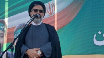 مردم مواظب غرب‌پرستان داخلی باشند