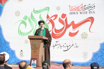 جمهوری اسلامی با منطق «هیهات مناالذله» در برابر نظام سلطه ایستاده است