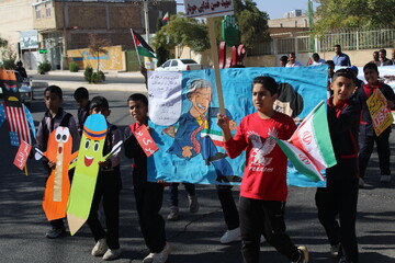 فیلم| گزیده ای از راهپیمایی روز دانش‌آموز در شهر جوپار