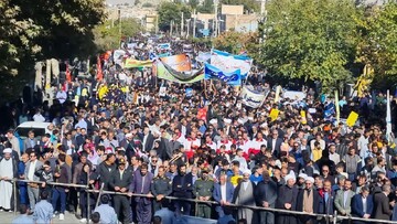 تصاویر / حضور پرشور مردم نهاوند در راهپیمایی ۱۳ آبان